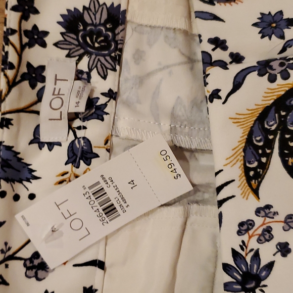 NWT Loft Size 14 Flowered Shorts. - Picture 3 of 3